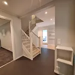 Hus I سترين