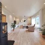 بيت للعطل Hus I سترين